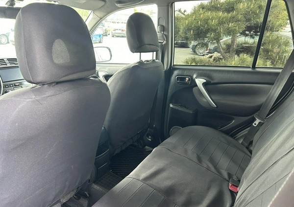 Toyota RAV4 cena 18900 przebieg: 289000, rok produkcji 2004 z Górzno małe 137